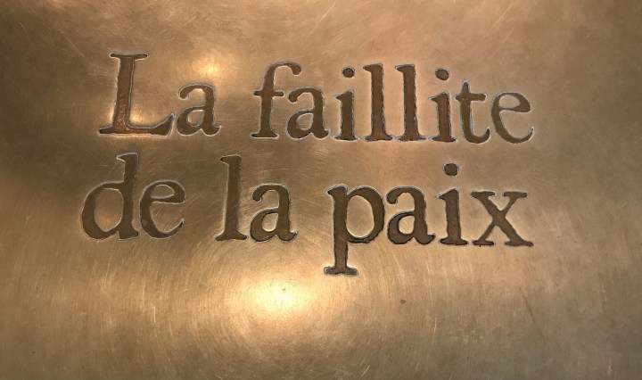 "la faillite de la pax" - "il fallimento della pace" - targa, Memoriale di Caen, Normandia, Francia